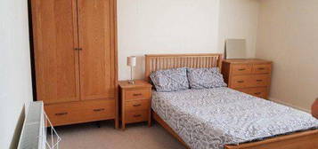 4 bed flat to rent