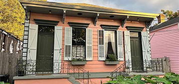 821 Pauline St, New Orleans, LA 70117