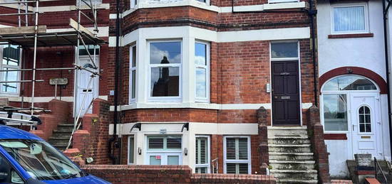 Flat to rent in Victoria Park Avenue, Scarborough YO12