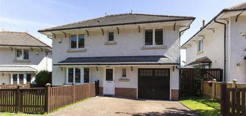 5 bedroom detached house