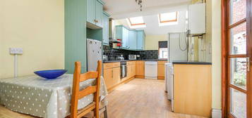 6 bedroom terraced house to rent