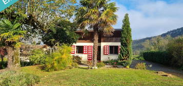 Charmante maison individuelle avec un garage et un terrain