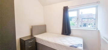 Room to rent in Beckton Avenue, Tunstall, Stoke-On-Trent, Staffordshire ST6