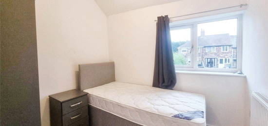 Room to rent in Beckton Avenue, Tunstall, Stoke-On-Trent, Staffordshire ST6