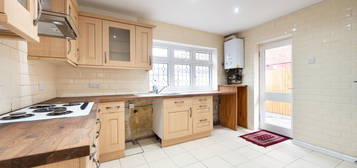 4 bed semi-detached house to rent