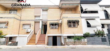 Casa en calle Jardines en Maracena