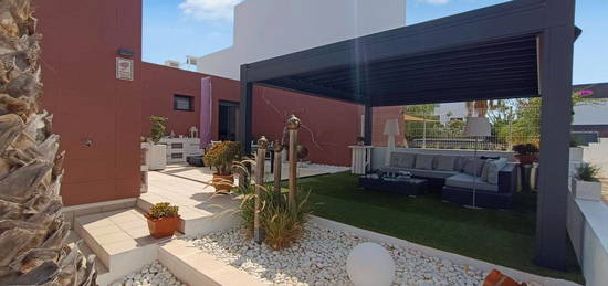 Chalet pareado en venta en calle Cox