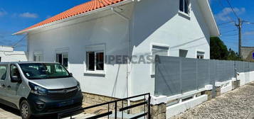 Casa / Villa T6 em Marinha Grande de 80,00 m²