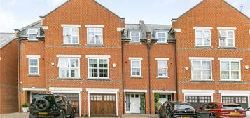 4 bedroom terraced house for sale