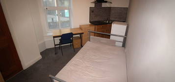 Room to rent in Southbrook Terrace, Bradford BD7