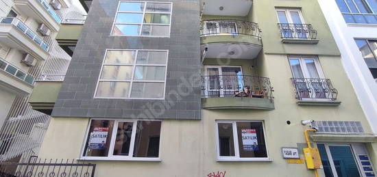 REMAX KUZEY EYÜPTEN SAHİLE 50 METRE MESAFEDE SATILIK 2+1 DAİRE