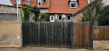 Kleines Haus plus Grundstück im Herzen von Nack (