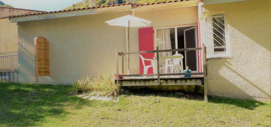 T2 avec jardin au calme avec piscine