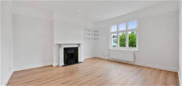 Flat to rent in Chatsworth Road, Mapesbury, London NW2