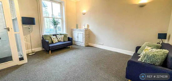 2 bedroom terraced house