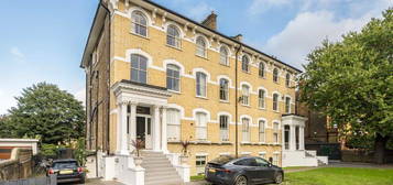 Flat for sale in Nightingale Lane, London SW12