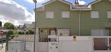 Casa adosada en calle Río Guadiana en Ontígola