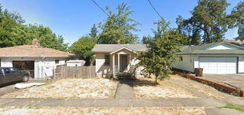 340 W Exeter St, Gladstone, OR 97027