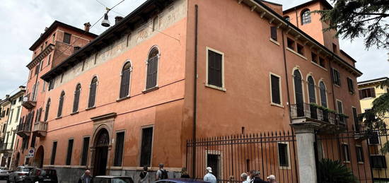 Appartamento via Ponte Pietra, Centro Storico, Verona