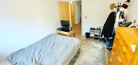 3 bedroom flat share