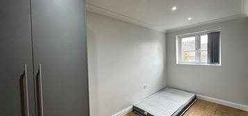 Room to rent in Dawes Moor Close, Slough SL2