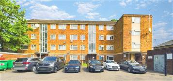 Flat to rent in Richmond Road, Forest Gate, London E7