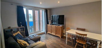 Flat to rent in Churchill Lodge, London SW16