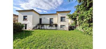 Villa bifamiliare, da ristrutturare, 409 m², Montecatini-Terme
