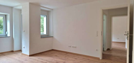 TOP 2-ZIMMER WOHNUNG mit Balkon zum Selbstbezug