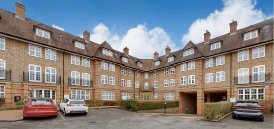 Flat to rent in Heathview Court Corringway, London NW11