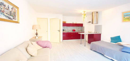 Opportuninité, appartement rénové, centre de saint-tropez