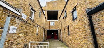 Flat for sale in Shadwell, Tower Hamlets, London E1