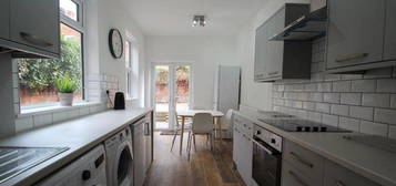 4 bedroom terraced house to rent