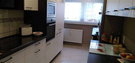 Modernisierte 3-Raum-Wohnung mit Balkon und Einbauküche in Pforzheim-75181