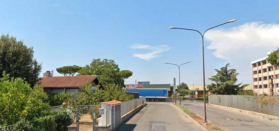 Pomezia monolocale con balcone e posto auto