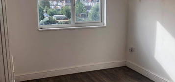 Flat to rent in Cranbrook Road, Ilford IG1