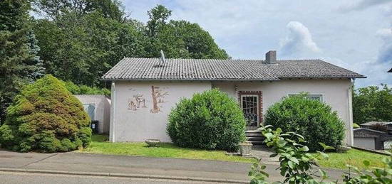 Bungalow mit Einliegerwohnung am Golfplatz in Homburg Websweiler