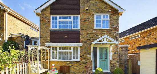 Detached house to rent in Sawpit Hill, Hazlemere, High Wycombe HP15