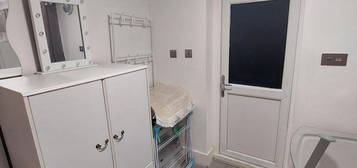 Studio to rent in Osborne Road, Hounslow TW3