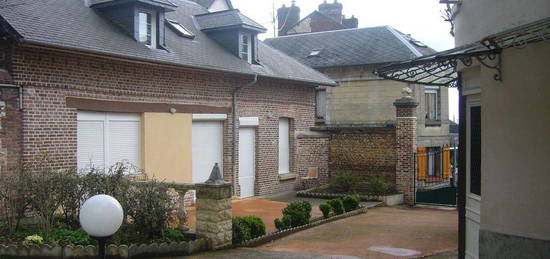 F3 Gare Jouvenet avec parking et terrasse