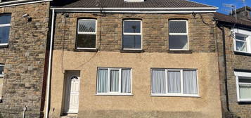 3 bed semi-detached house to rent