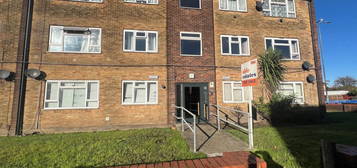 Flat for sale in Belmont Road, Erith DA8