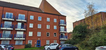 Flat to rent in Waverley Road, Bridgwater TA6