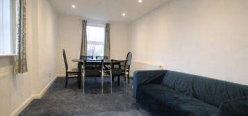 3 bed flat to rent