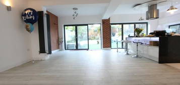 5 bedroom end of terrace house