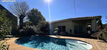 Maison contemporaine avec piscine