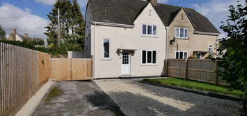 3 bed semi-detached house to rent