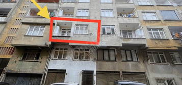 *OF GAYRİMENKUL*MERKEZ'de 1.KAT 2+1 80m2 D.GAZLI KOMBİLİ SATILIK