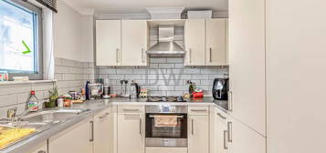 Flat to rent in Edge Apartments, London E15