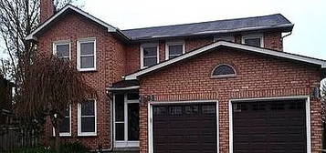 98B Keffer Cir, Newmarket, ON L3X 1R8